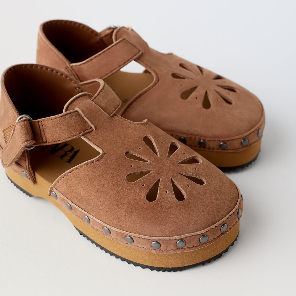 Zara Brown Clogs - Picture 2 of 5